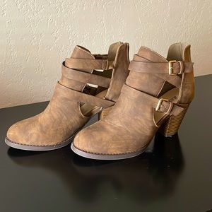 Brown leather booties, size 9